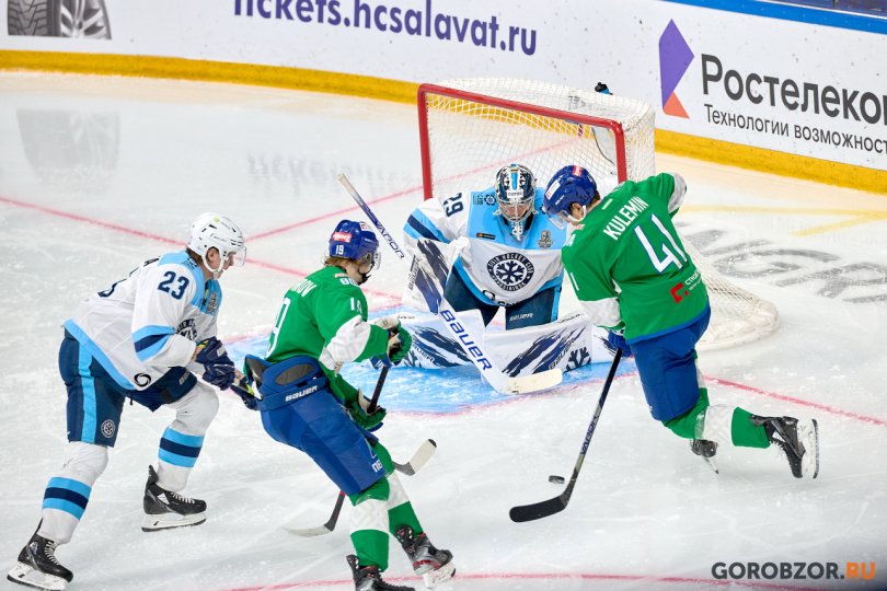 Хоккей. КХЛ. "Сибирь" и "Салават Юлаев" на двоих забросили 8 шайб