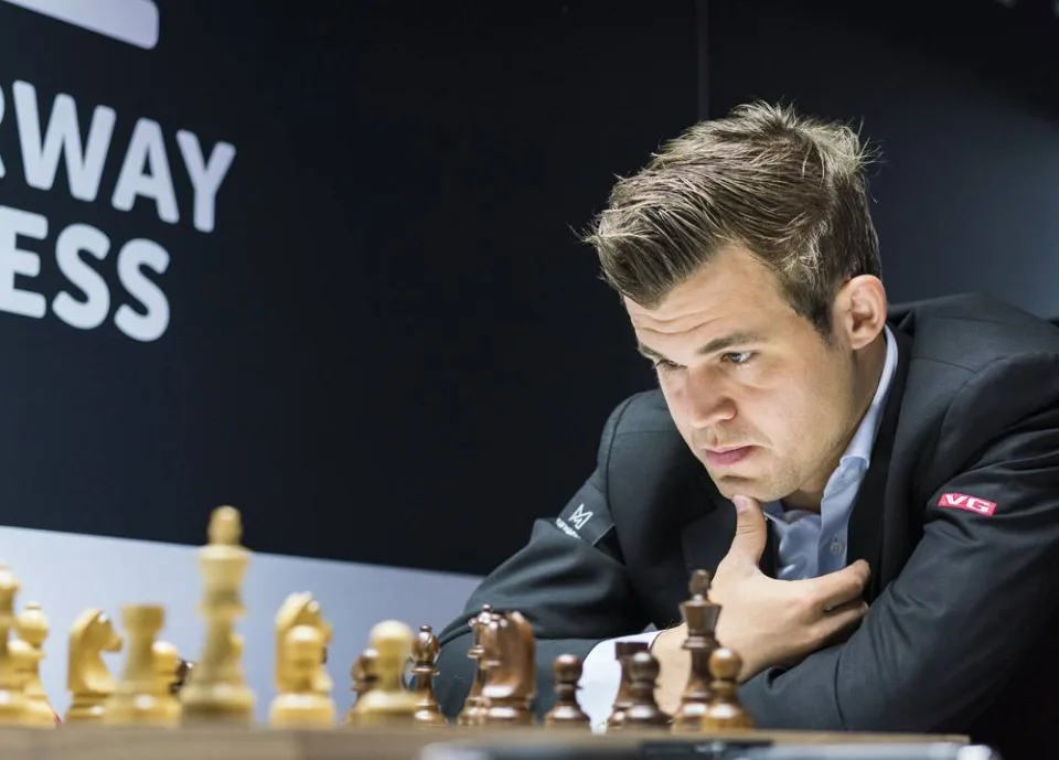 Чемпионат мира по шахматам. Карлсен досрочно выиграл матч с Непомнящим