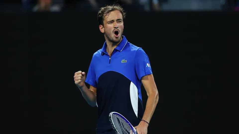 Australian Open 2022. Даниил Медведев получил штраф за неспортивное поведение