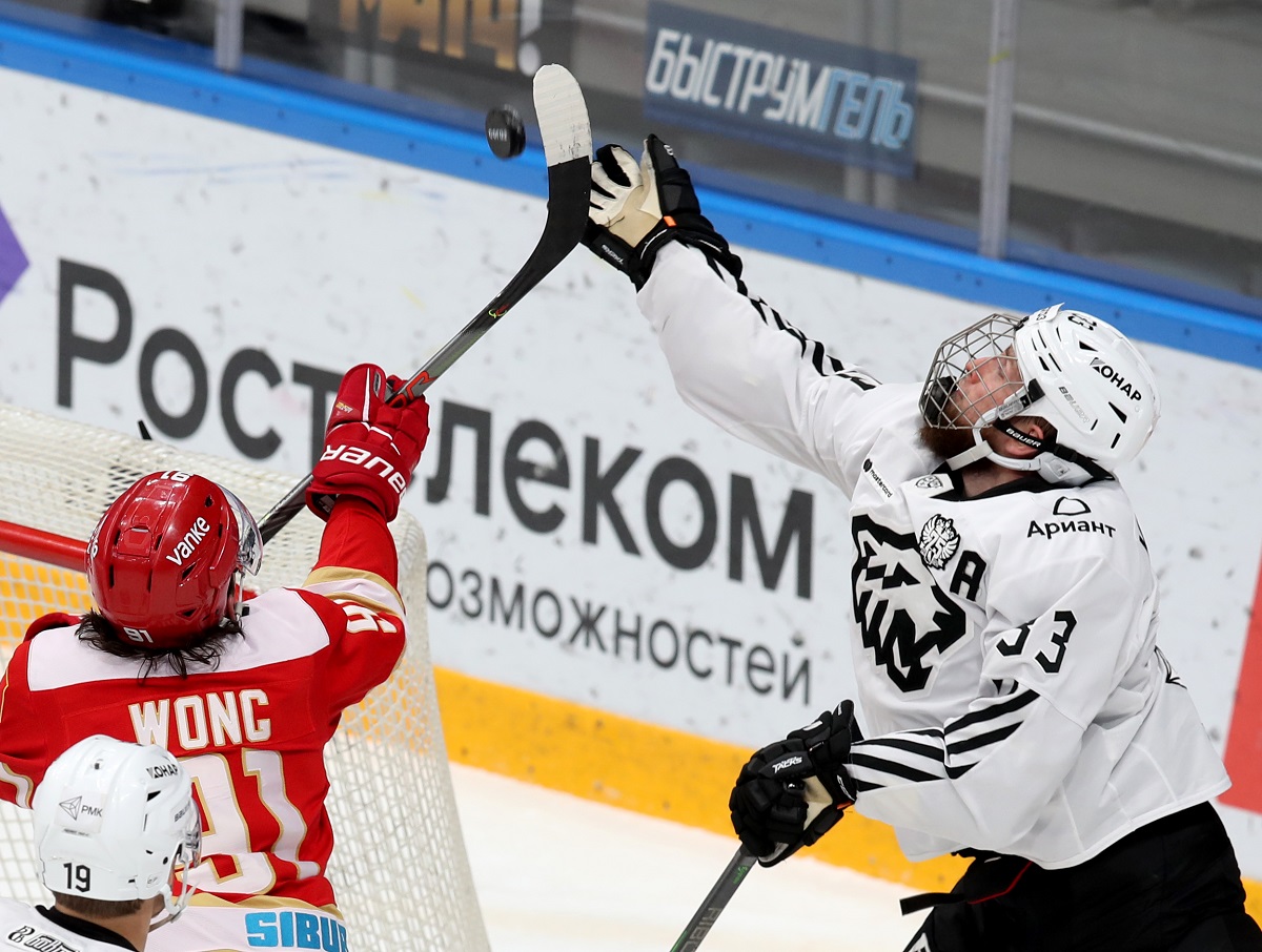 Хоккей. КХЛ. "Куньлунь", проиграв "Трактору", потерпел 14-е поражение подряд