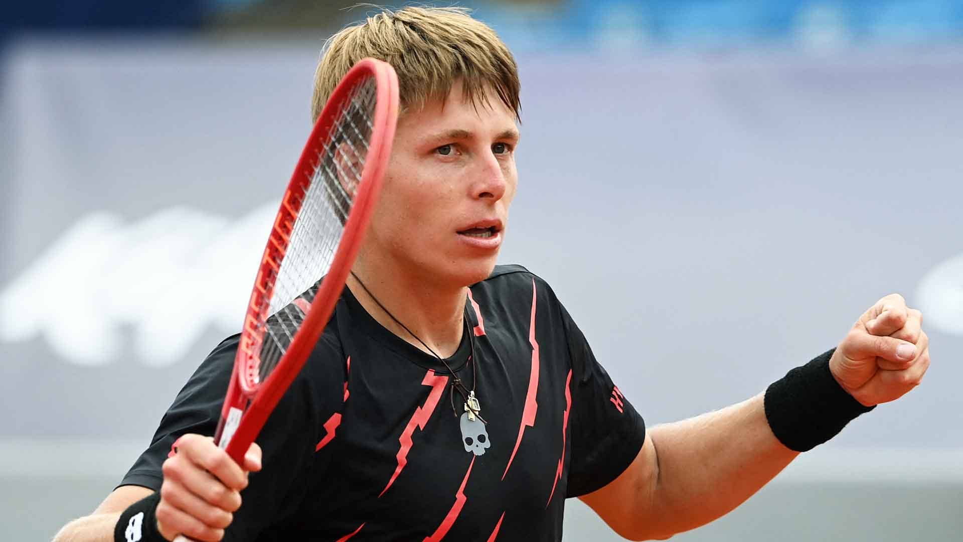 Теннис. ATP. Илья Ивашко сыграет с Феликсом Оже-Альяссимом в 1/4 финала турнира в Марселе